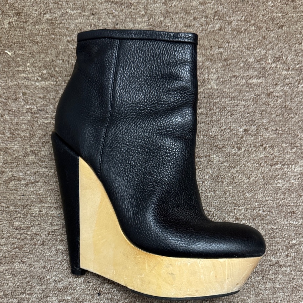Kelsi Dagger black Leather Wedge Ankle Boots - Women's Fashion Shoe 8.5